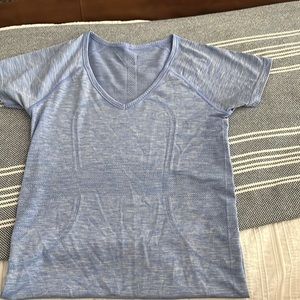 Lululemon size 6 blue short sleeve shirt